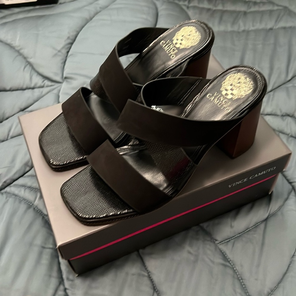 Vince Camuto sandals size 10